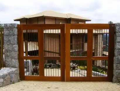 Portão de Madeira com Assoalho de Cumarú