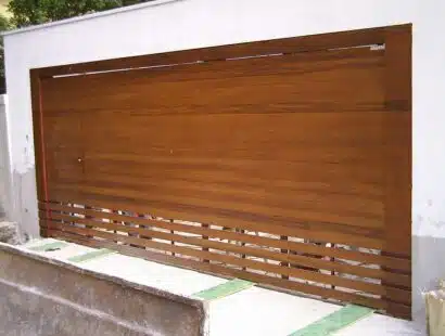 Portão de Madeira com Deck de Jatobá