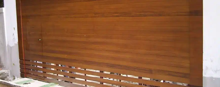 Portão de Madeira com Deck de Jatobá