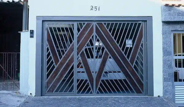 Modelos de Portões de Ferro com Madeira