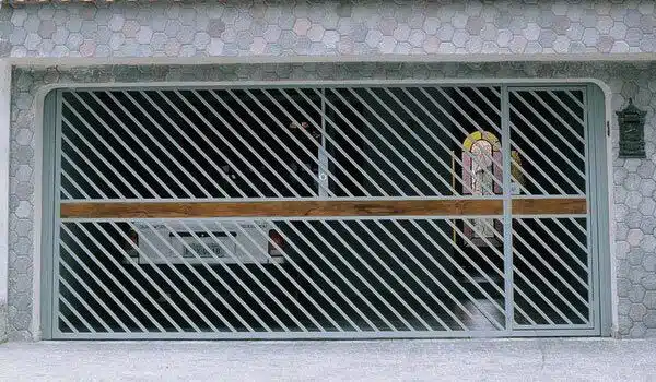 Modelos de Portões de Ferro com Madeira