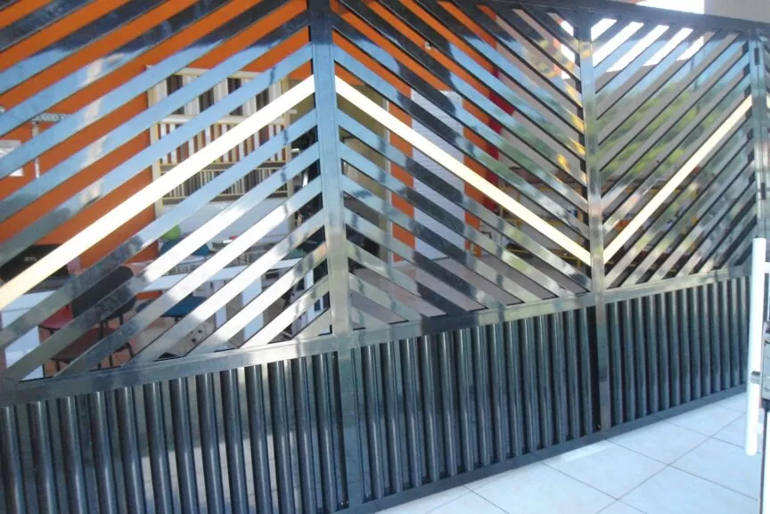 Portão de Alumínio Anodizado Brilhante