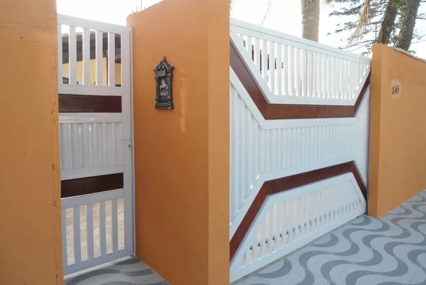 Portão de Alumínio Anodizado Fosco