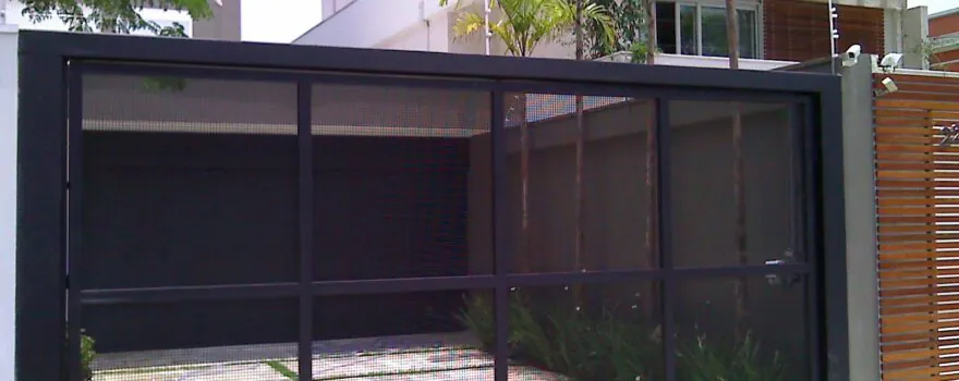 Portão de Ferro Tubular com Tela